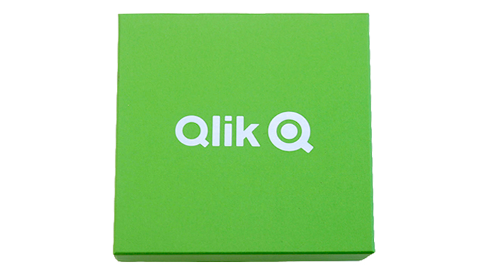 Qlik Q｜マカロン・ギフトボックス｜オーダーメイド・特注スイーツ制作事例